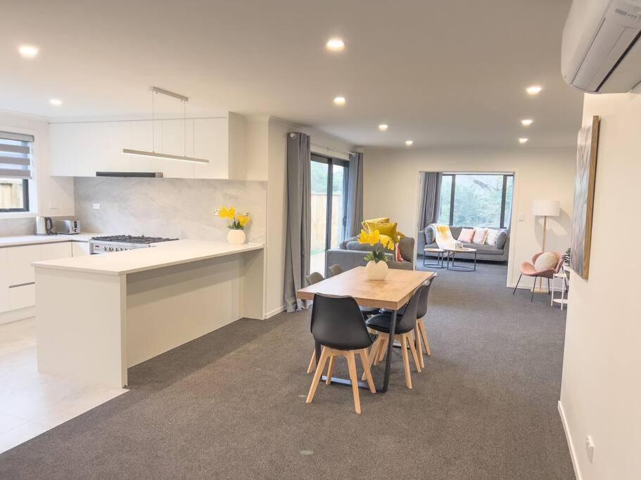 Sunshine Brand New 4 Bedroom House *