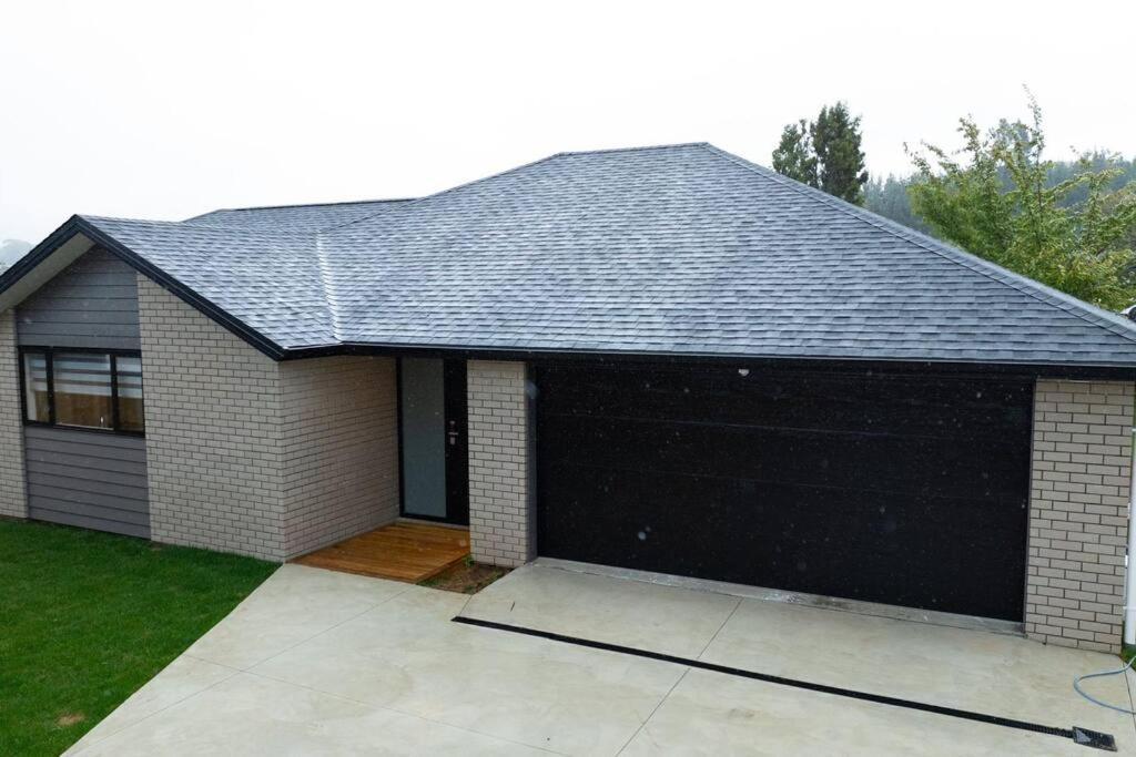 Holiday home Sunshine Brand New 4 Bedroom House *
