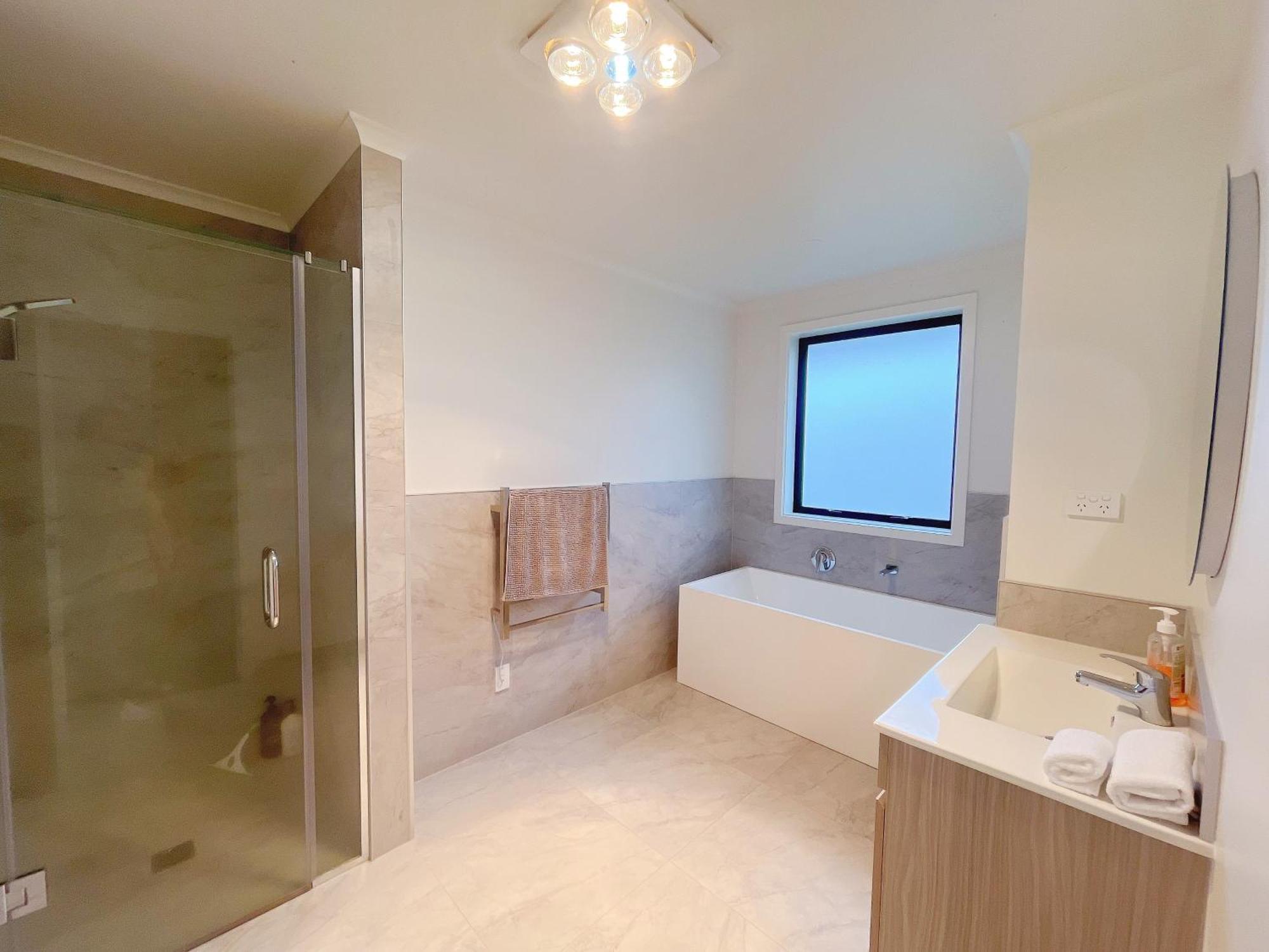 Sunshine Brand New 4 Bedroom House * Rotorua